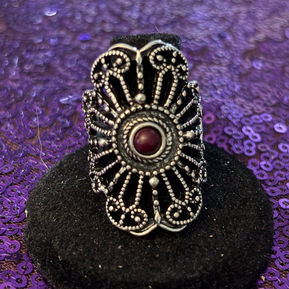 paparazzi Silver-Tone Filigree Ring with Deep Purple Cabochon